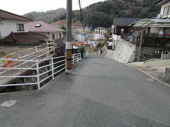 【前面道路含む現地写真】