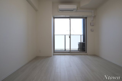 【玄関】 | ディアレイシャス名古屋太閤通Ⅲ | 収納もある玄関です