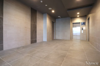 【ロビー】 | ディアレイシャス名古屋太閤通Ⅲ | 落ち着いたロビーです