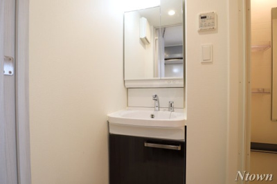 【独立洗面台】 | ディアレイシャス名古屋太閤通Ⅲ | 使いやすい独立洗面台です