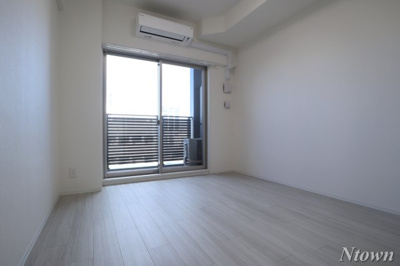 【居間・リビング】 | ディアレイシャス名古屋太閤通Ⅲ | こちらの居間で趣味の時間をお楽しみください