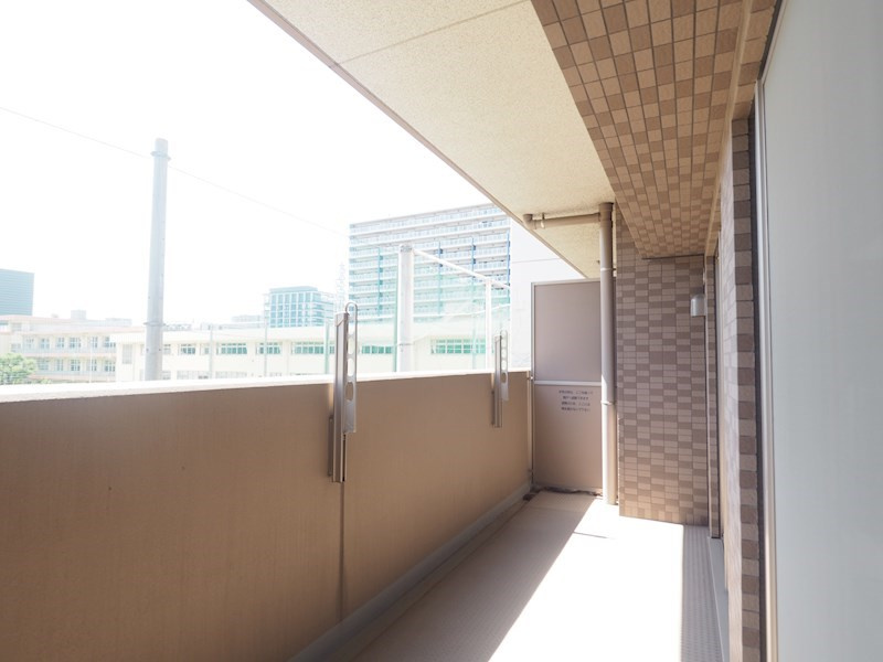 日当たり良好、奥行きあるバルコニー★