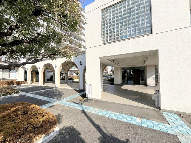 ルネ福生B棟のエントランス|2025年1月撮影