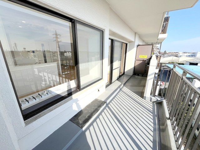 ルネ福生B棟のバルコニー|奥行きがあるワイドバルコニーです！