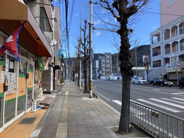 東野北井ノ上町中古戸建（収益）の前面道路含む現地写真