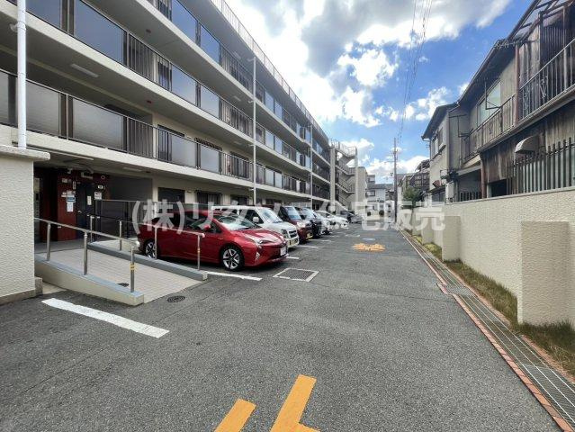 カルム枚方の駐車場|■物件内覧・資金計画相談・住宅ローン相談、リフォーム相談、お問合せ受付中■
※当日・翌日のご内覧、ご相談はお電話でのお問合せがスムーズです！