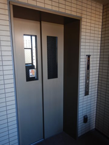 イニシア東日暮里のその他共用部分|エレベーター