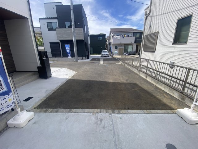 祝　成約済み　八王子市　長房町　新築戸建ての駐車場|～仲介手数料無料☆八王子ひなた不動産～八王子市長房町　新築戸建て