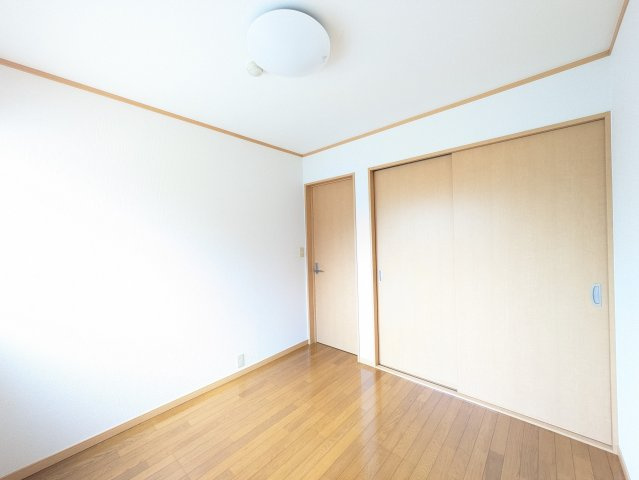 ガーデンハウス飯田IIの居間・リビング