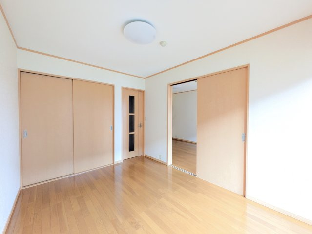 ガーデンハウス飯田IIの居間・リビング