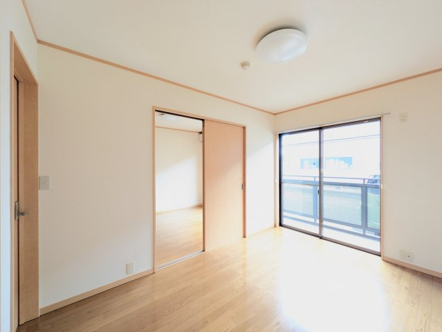 ガーデンハウス飯田IIの居間・リビング