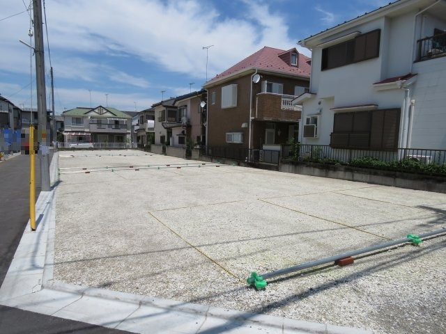 的場月極駐車場の外観