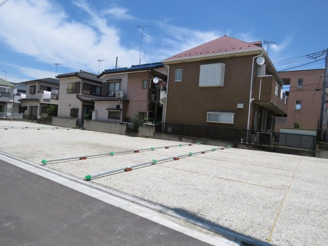 的場月極駐車場の外観