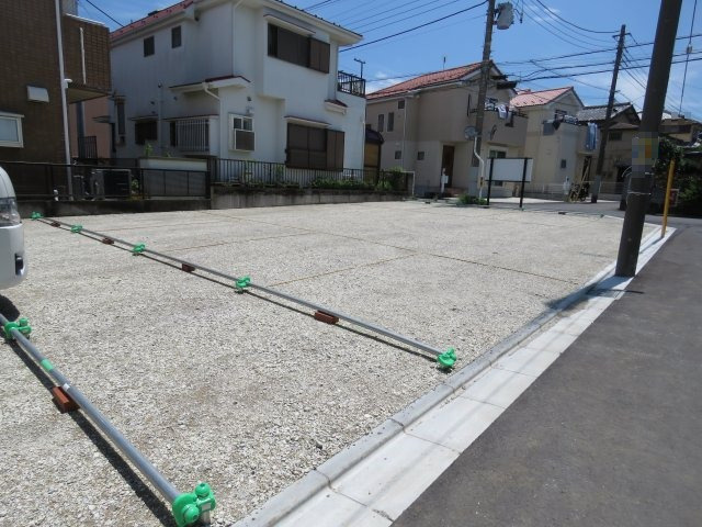 的場月極駐車場の外観