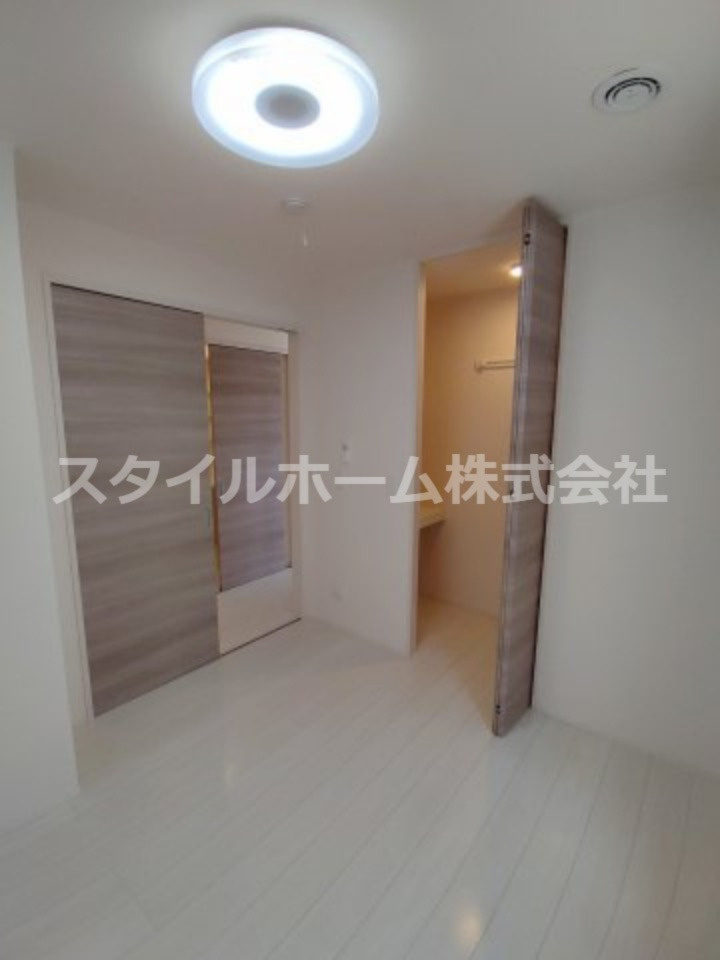 アスター若宮の寝室|落ち着いた色調の寝室です