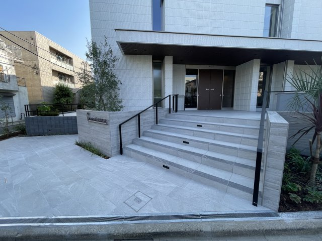 OwlGardenHills池袋のエントランス