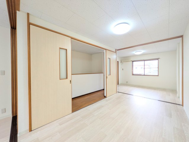 パルシャイン デルタの洋室