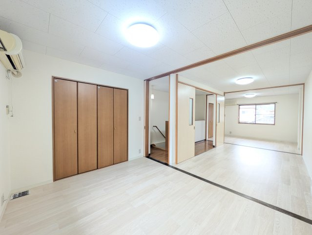 パルシャイン デルタの洋室