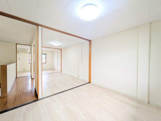 パルシャイン デルタの洋室