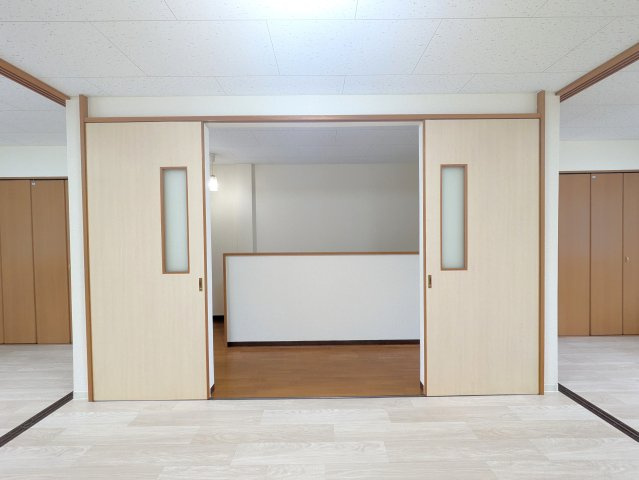 パルシャイン デルタの洋室