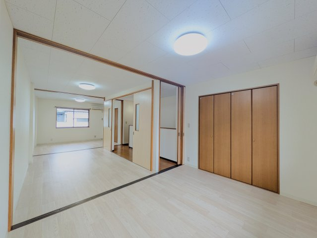 パルシャイン デルタの洋室