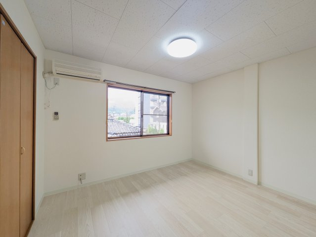 パルシャイン デルタの洋室