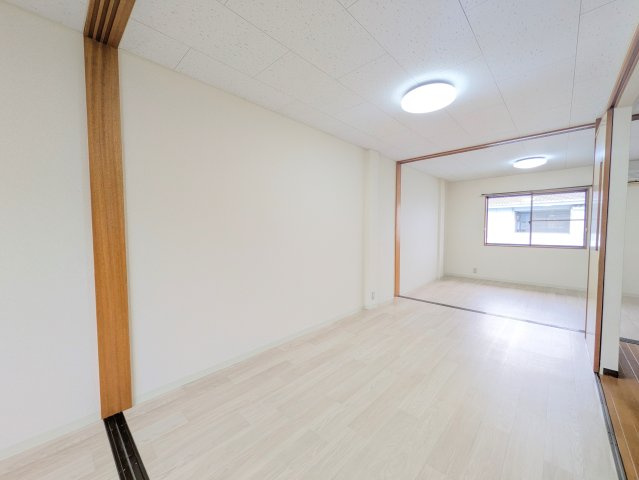 パルシャイン デルタの洋室