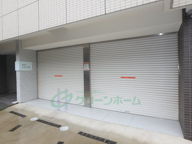 プティ・シャンブルの駐車場