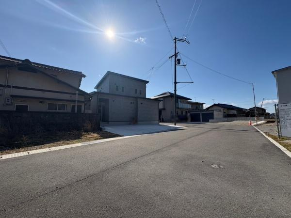 和歌山市中　中古戸建の前面道路含む現地写真