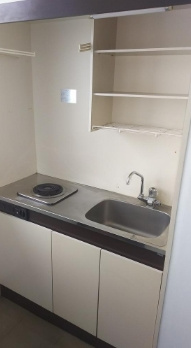 ハイランドビルのキッチン|コンパクトなキッチンで掃除もラクラク
