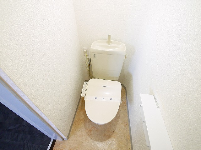 サルベージヤードのトイレ