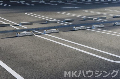 【駐車場】 | シャーメゾン莉Ⅲ | カースペースがあります（2台無料）