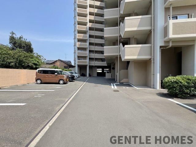 ロワールマンション福間の駐車場