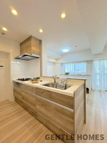 ロワールマンション福間のキッチン|お子様を見守りながらお料理できる対面式キッチン
家族とコミュニケーションを取りながら調理できるのも
嬉しいポイントです