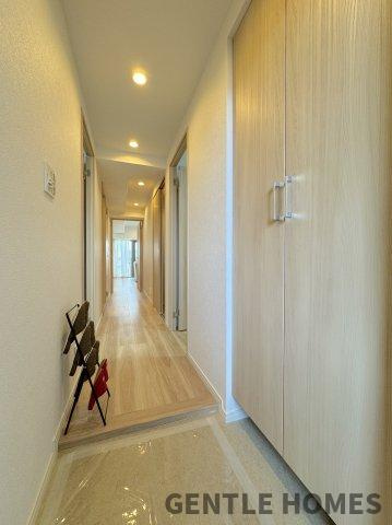 ロワールマンション福間の玄関|大容量のシューズボックスのおかげで玄関もスッキリ
機能的で心地いいおもてなし空間を演出してくれます