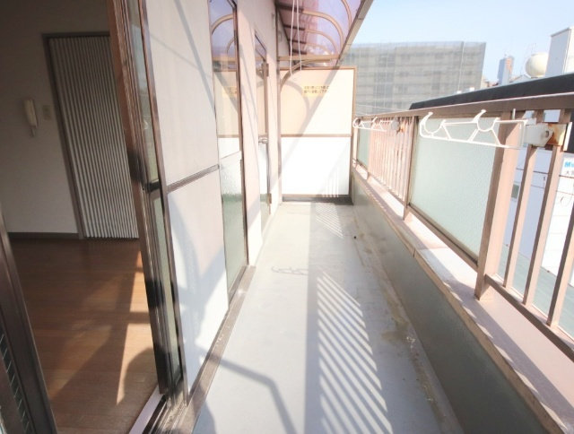 中川ビルのバルコニー