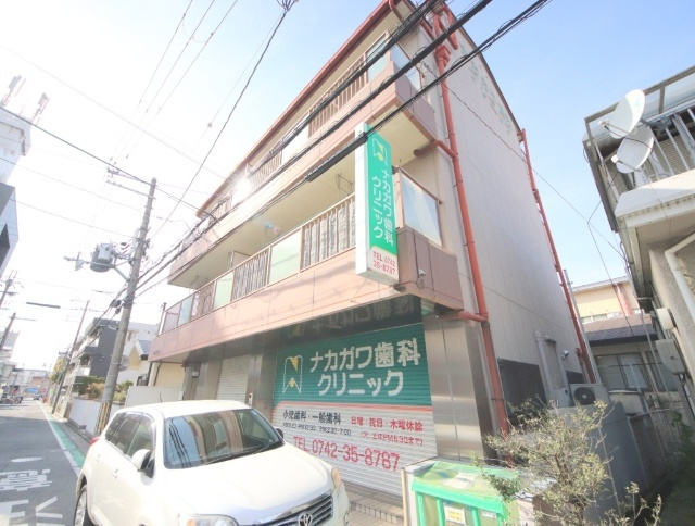 中川ビルのエントランス