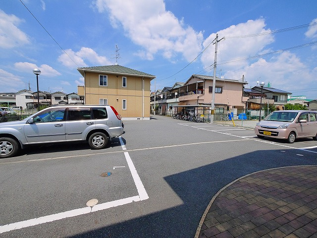 レスパス　デュルポ堀内Ａの駐車場