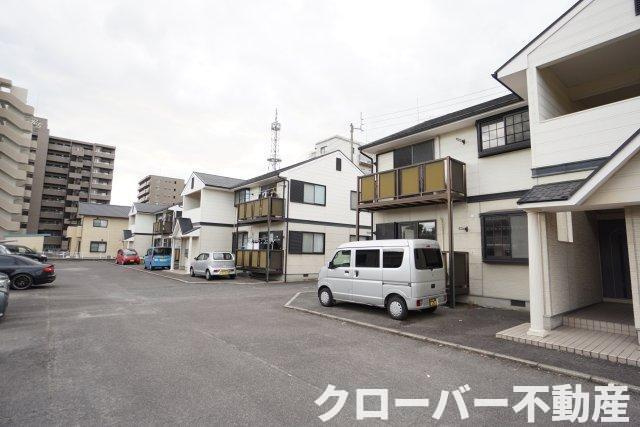 メープルシティAの駐車場