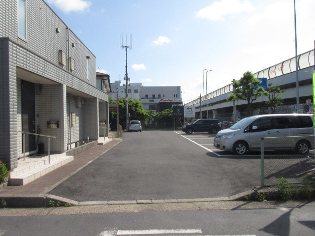 横浜市緑区長津田町の賃貸マンションのエントランス|広々敷地　旭化成のヘーベルメゾン