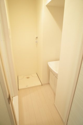 【洗面所】 | Ｇｒａｚｉａ | 洗濯機もお風呂の前。脱いでポイっと。