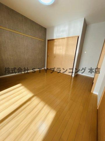 仲介手数料０円！MIKAZUKI GARDENの洋室