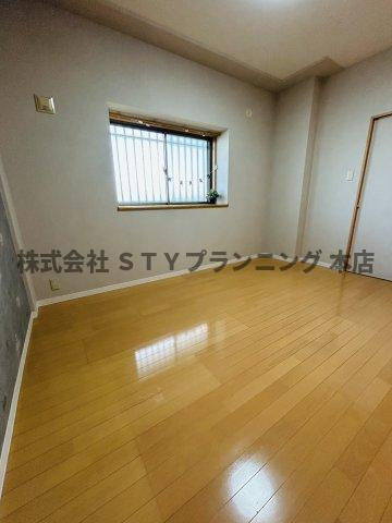 仲介手数料０円！MIKAZUKI GARDENの洋室