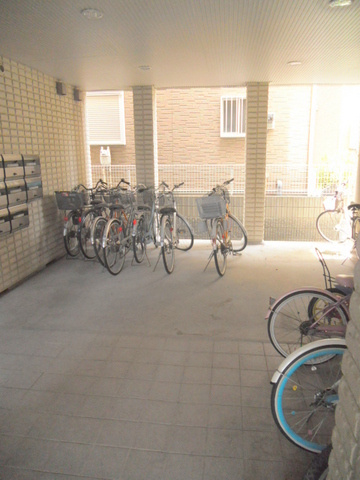 横浜市緑区竹山１丁目の賃貸マンションのその他共用部分|屋根付き駐輪場
