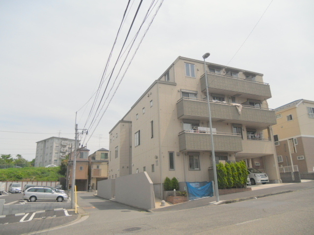 横浜市緑区竹山１丁目の賃貸マンションのエントランス
