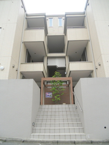 横浜市緑区竹山１丁目の賃貸マンションのエントランス