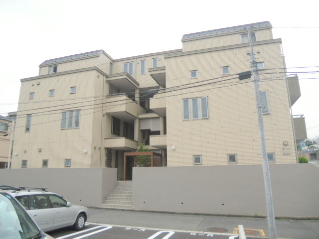 横浜市緑区竹山１丁目の賃貸マンションのエントランス