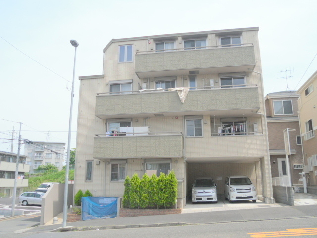 横浜市緑区竹山１丁目の賃貸マンションのエントランス