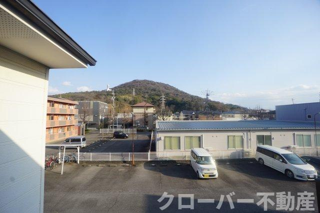 メープルシティAの駐車場
