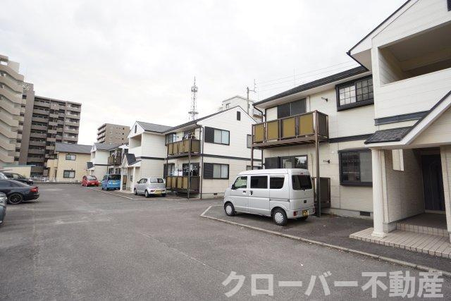 メープルシティAの駐車場